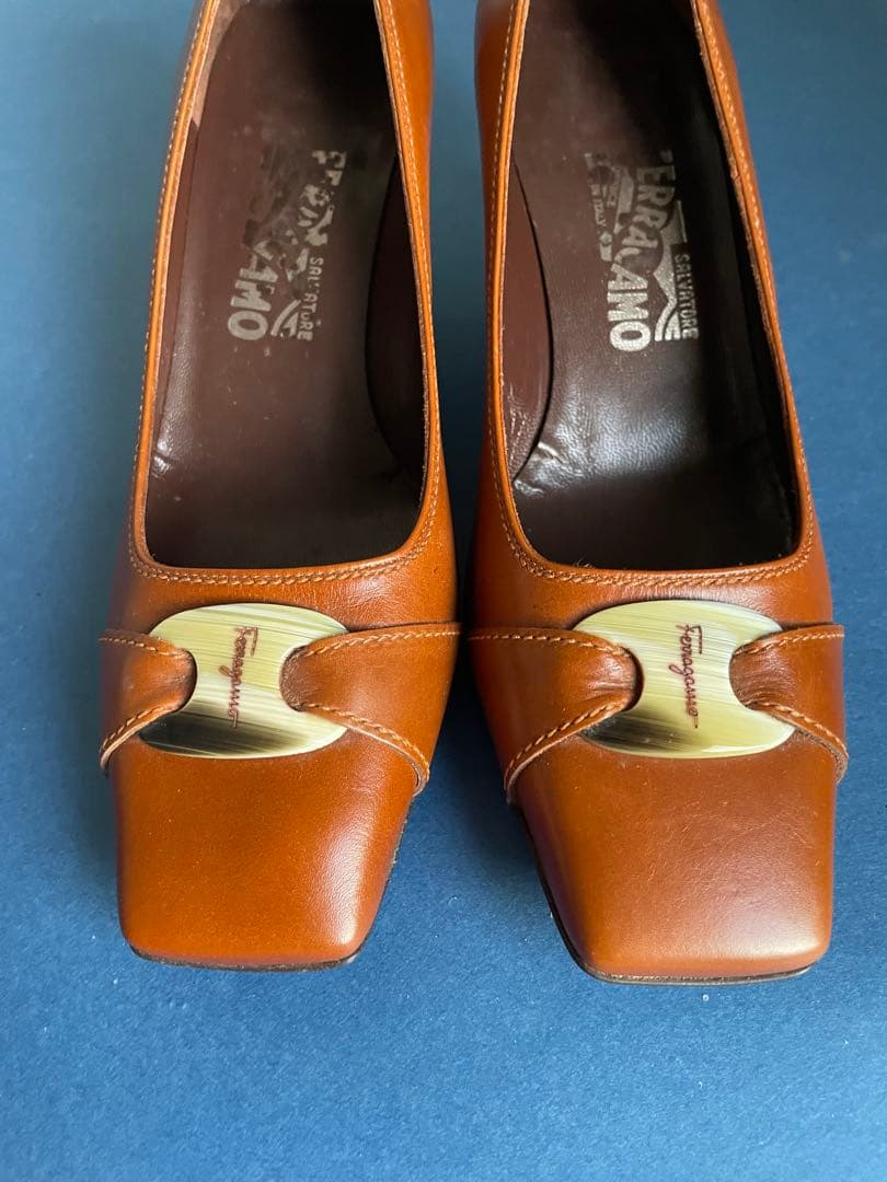 サルバトーレフェラガモ パンプス