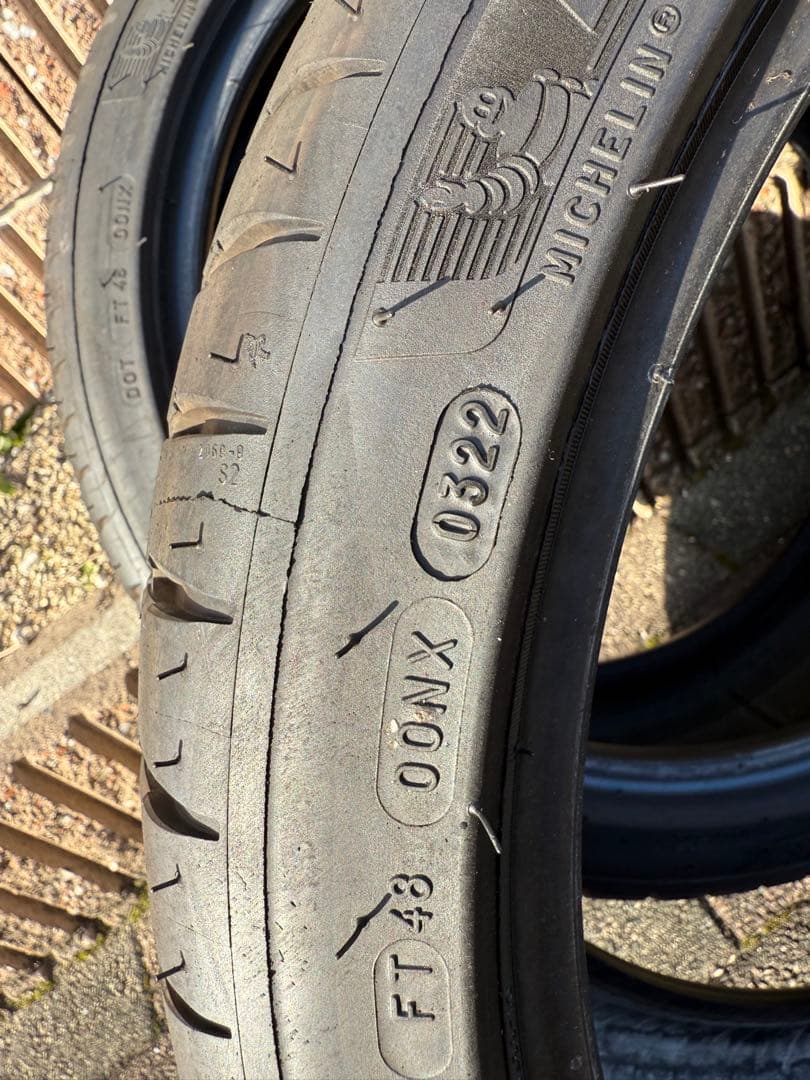 MICHELIN PILOT SPORT4 215/40R18 タイヤ