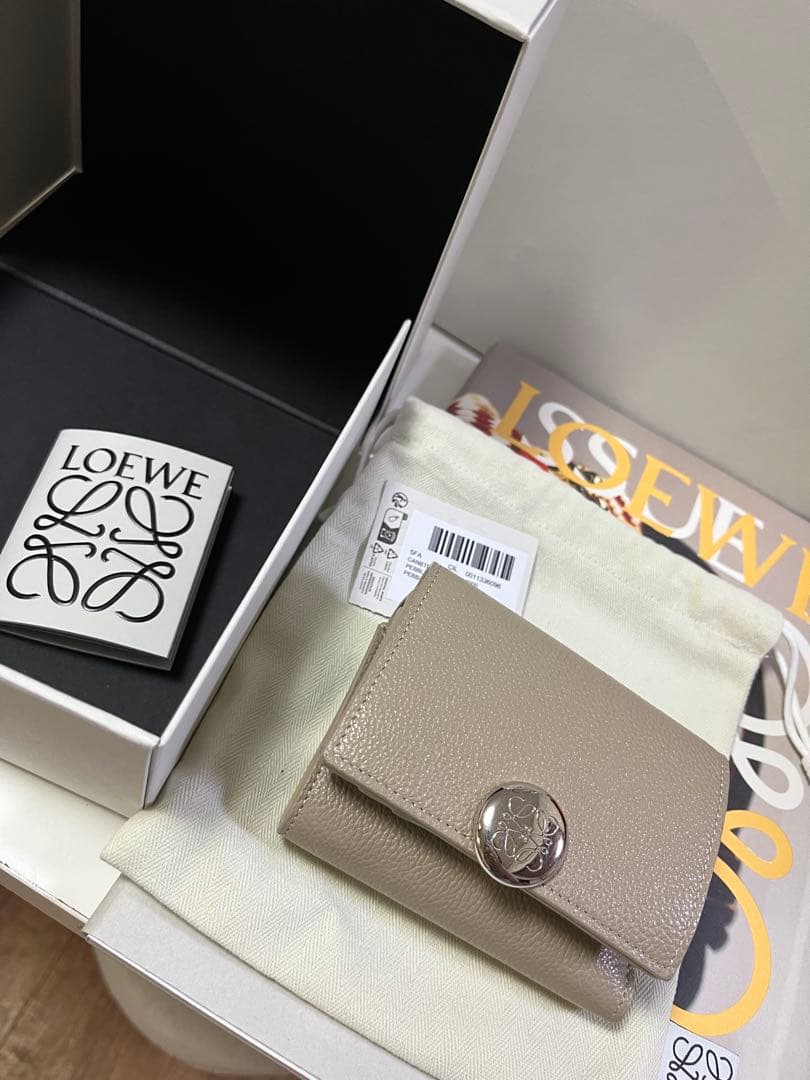 LOEWE⭐︎三つ折り財布