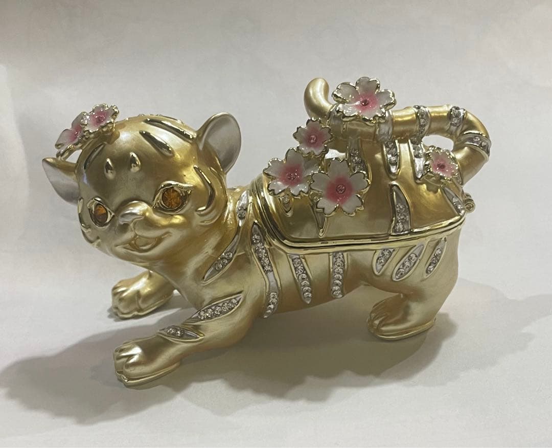 【いいね不要】トラ ゴールド子虎サクラ ストーン アクセサリー入れ置物 小物入れ