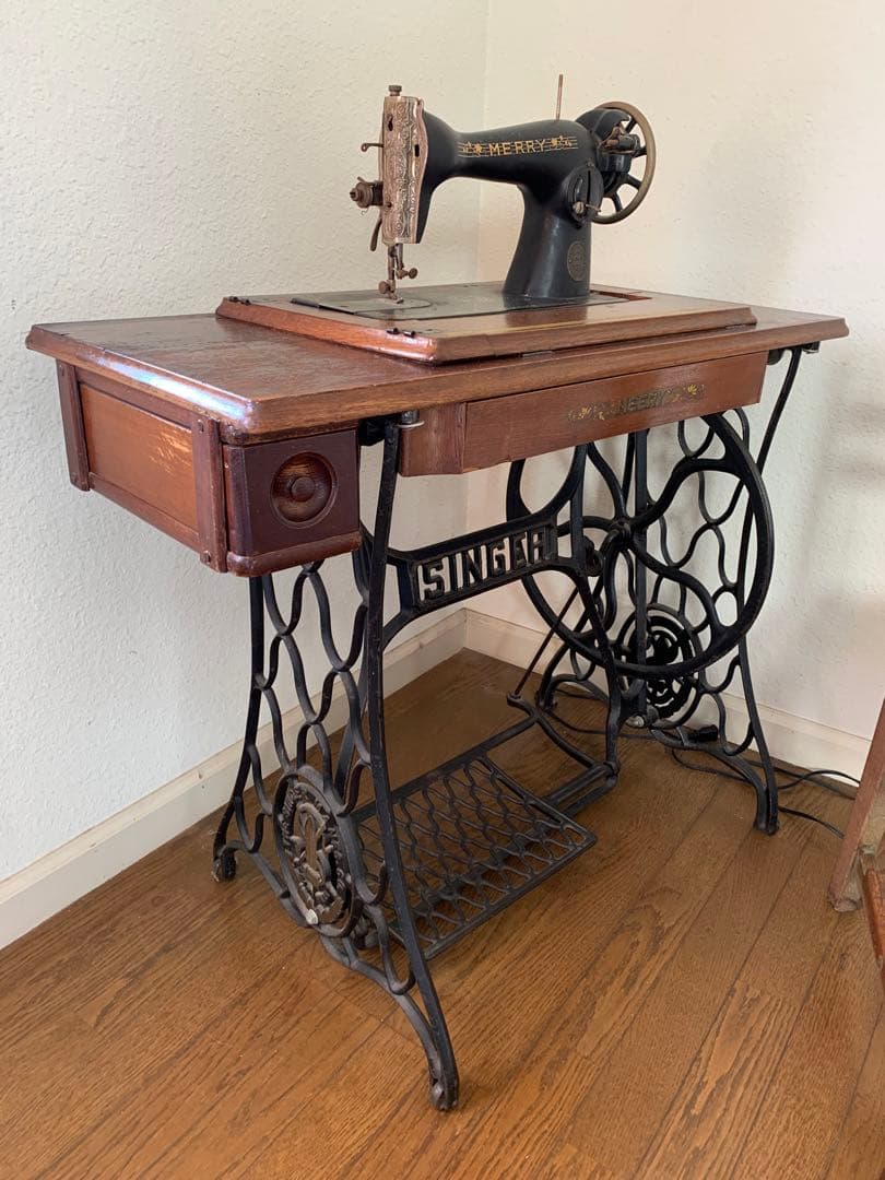 みのむし★送料込み★飾り棚足踏みアンティークミシン