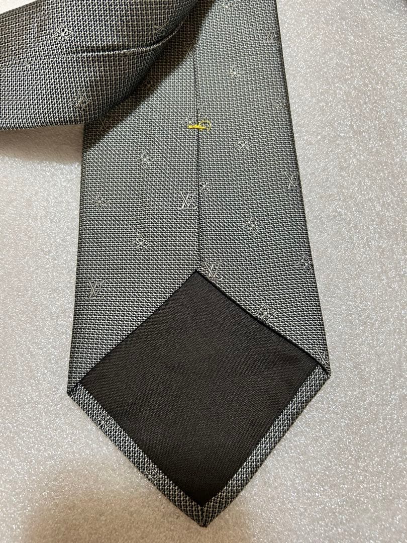 美品✨ LOUIS VUITTON ルイ・ヴィトン ブランドネクタイ グレー