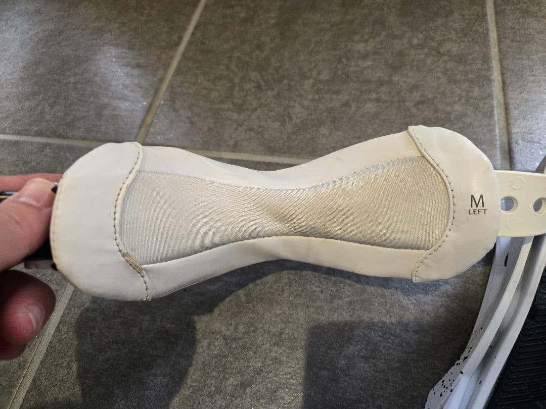 ホワイト/ブラック スノーボードビンディング