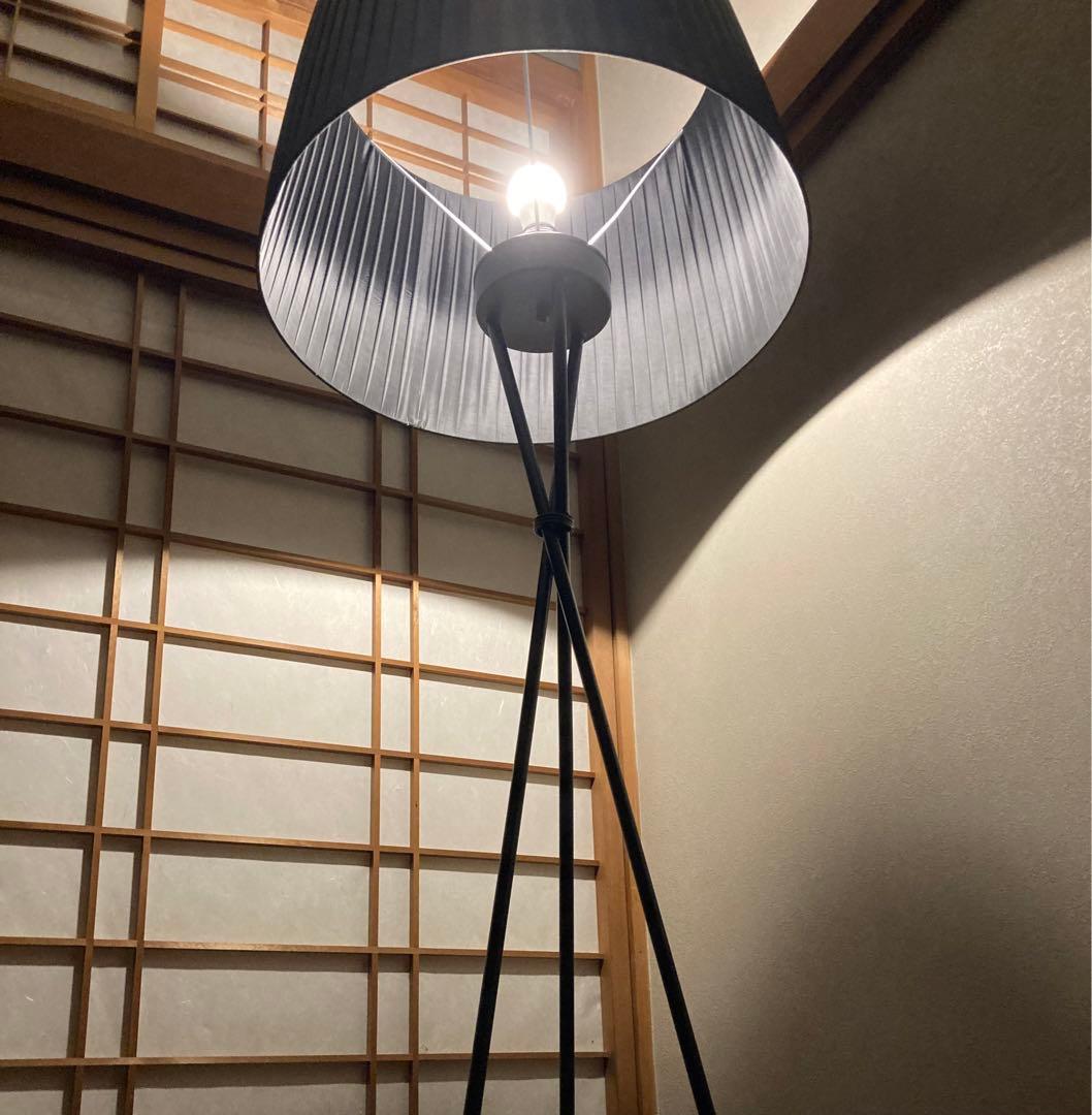大型フロアライト プリーツシェード スタンドライト ブラック 間接照明 モダン！