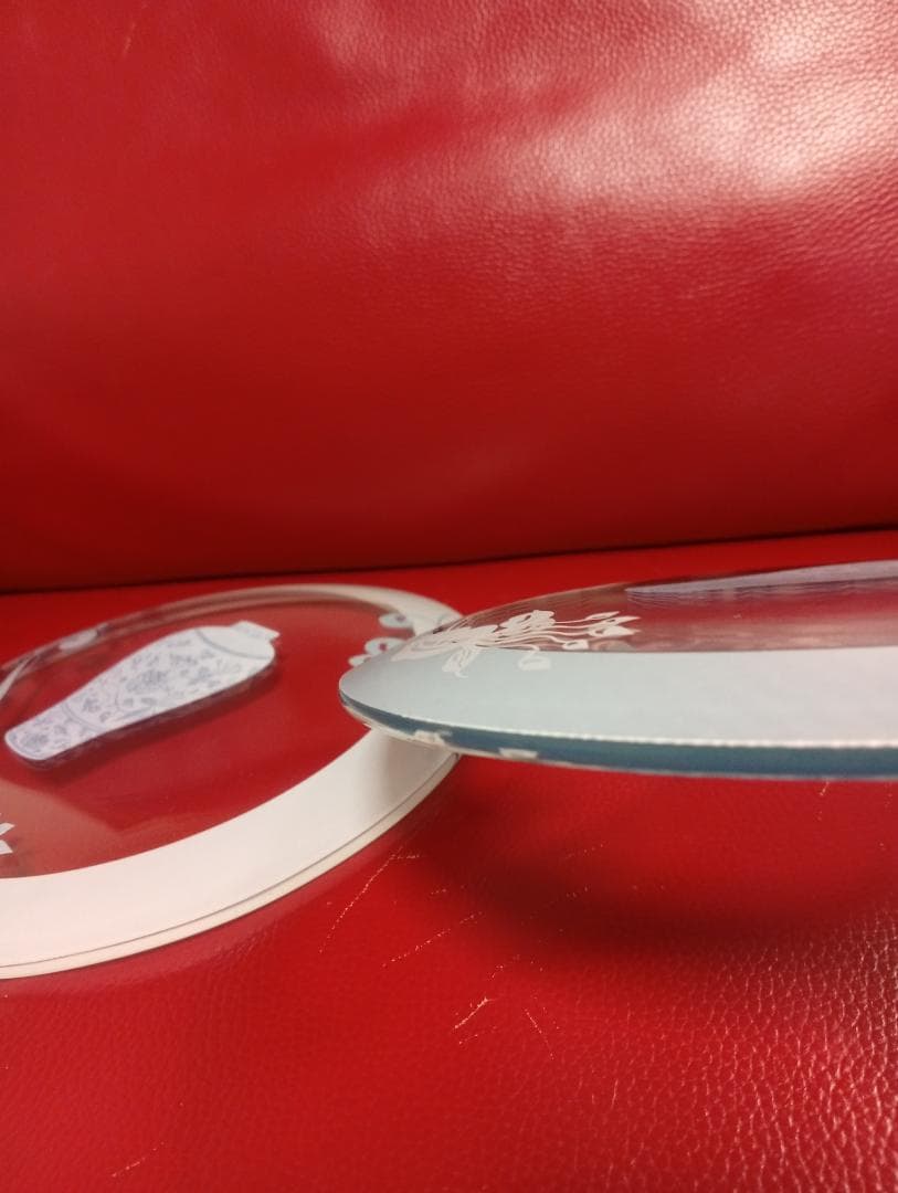 青と白のコントラストが素敵な花瓶デザインのクリアプレート2枚 インテリア 置物