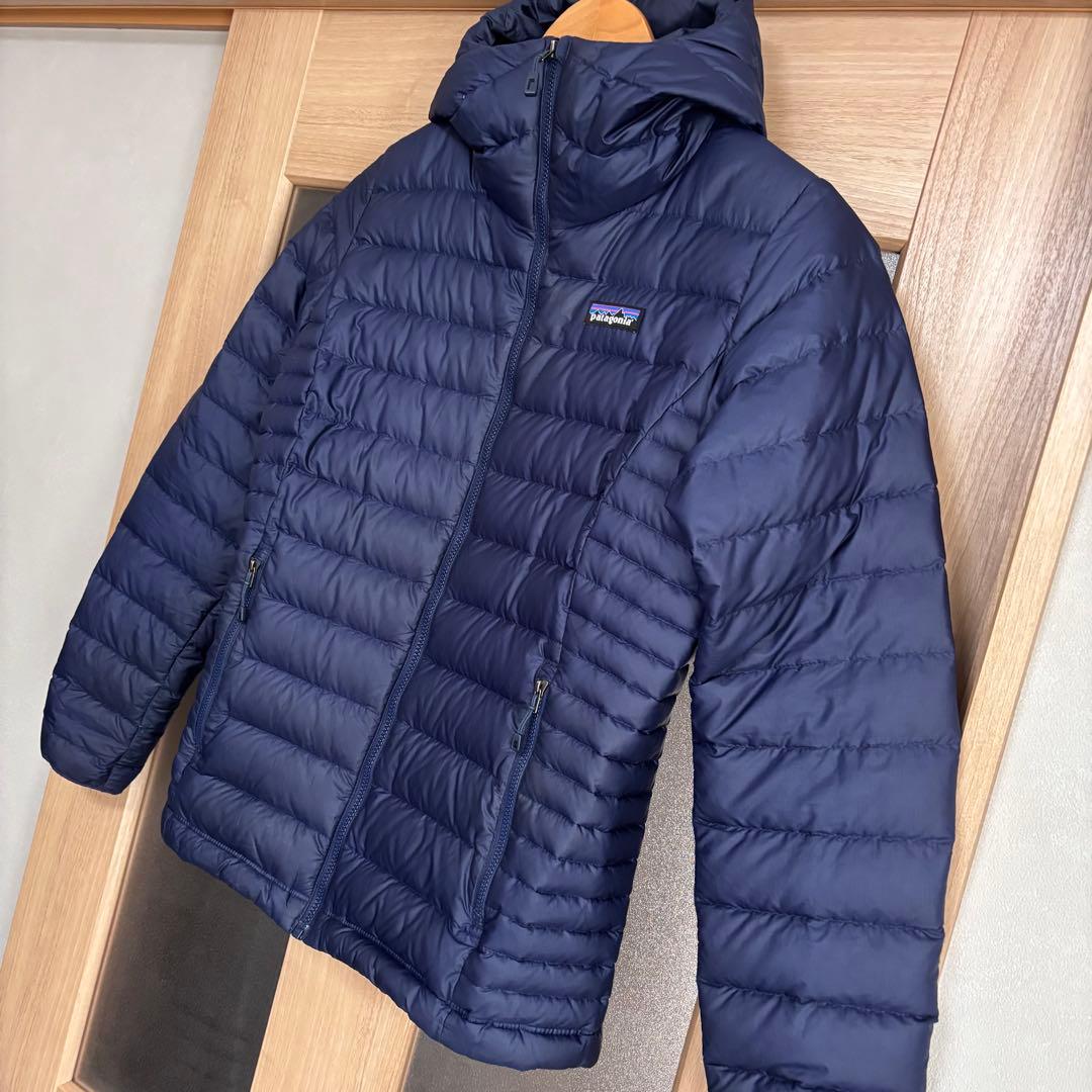 パタゴニア Patagonia ダウンセーターフーディ レディースSサイズ　紺