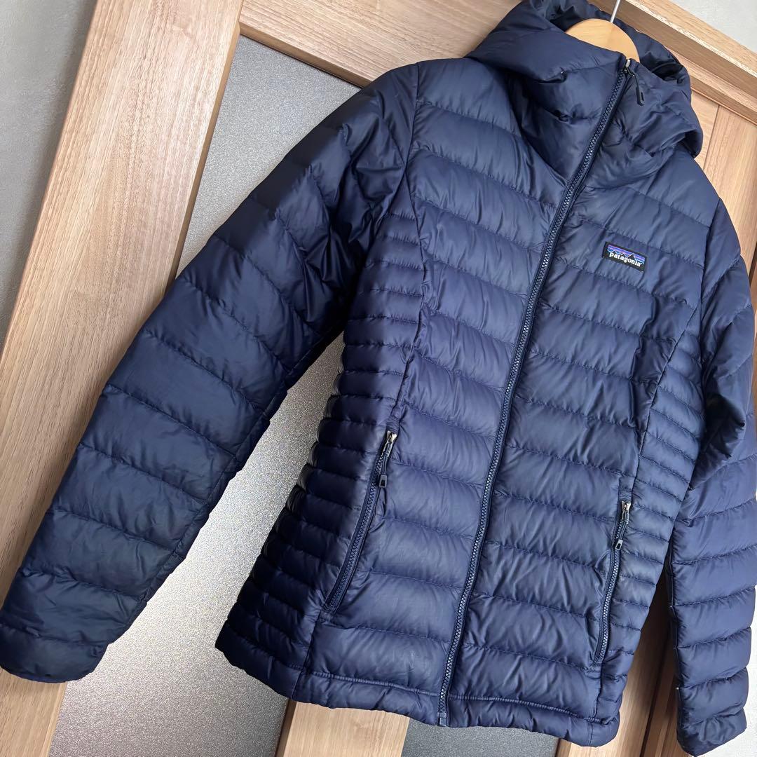 パタゴニア Patagonia ダウンセーターフーディ レディースSサイズ　紺