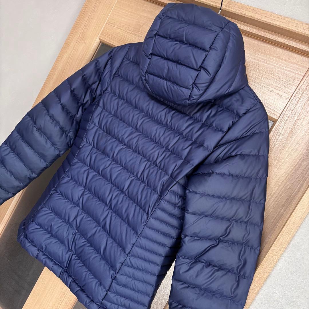 パタゴニア Patagonia ダウンセーターフーディ レディースSサイズ　紺