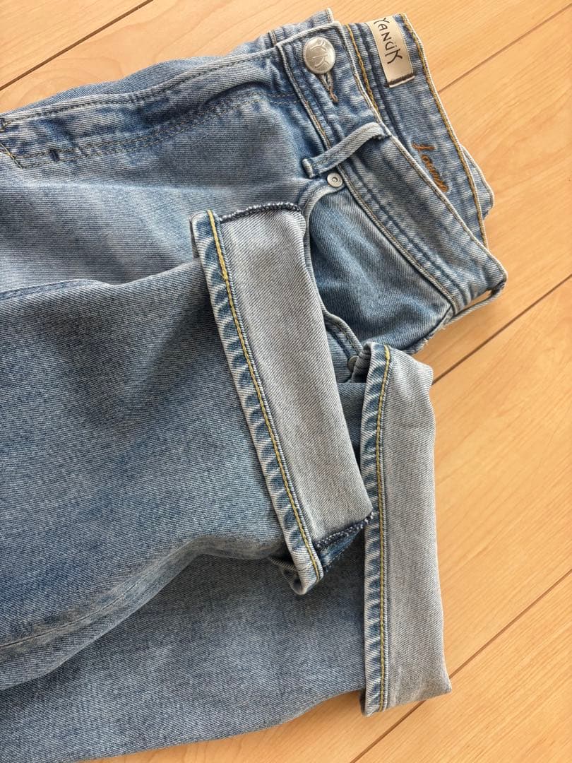 YANUK Louiseストレートデニムパンツの丈の長い商品です27インチ