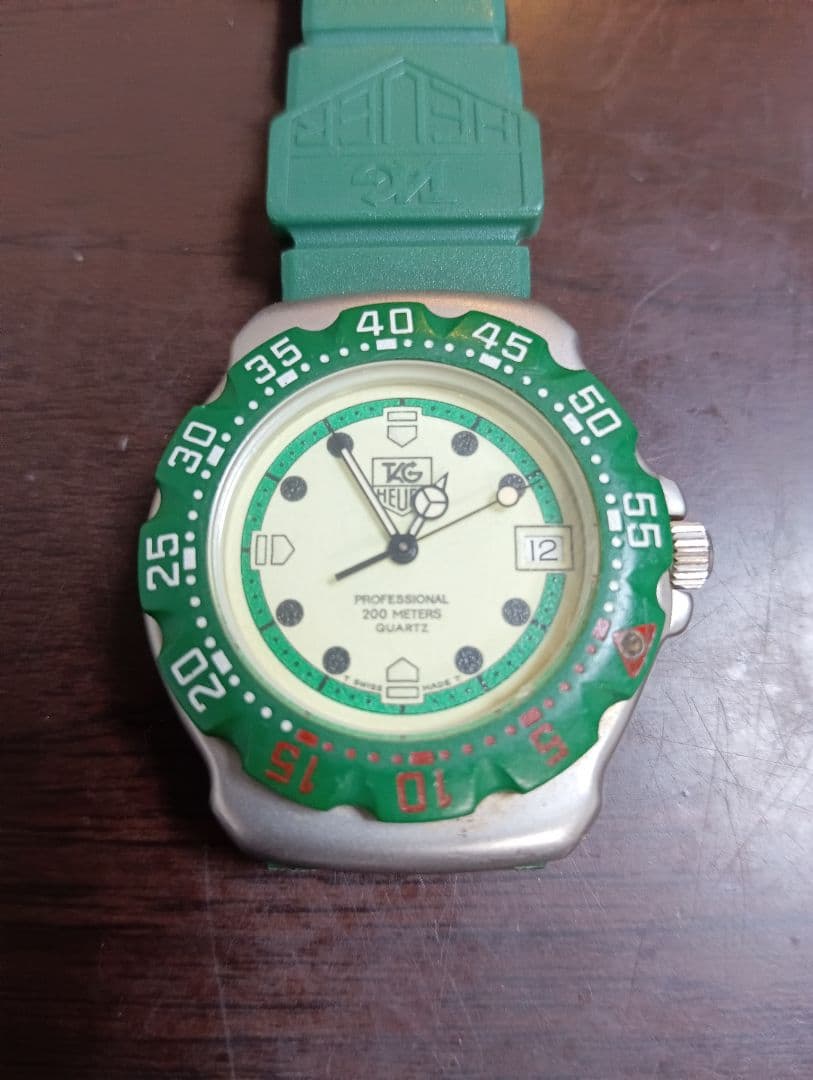 TAG Heuer プロフェッショナル　グリーン 　稼働品　372 513