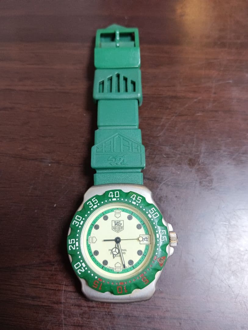 TAG Heuer プロフェッショナル　グリーン 　稼働品　372 513