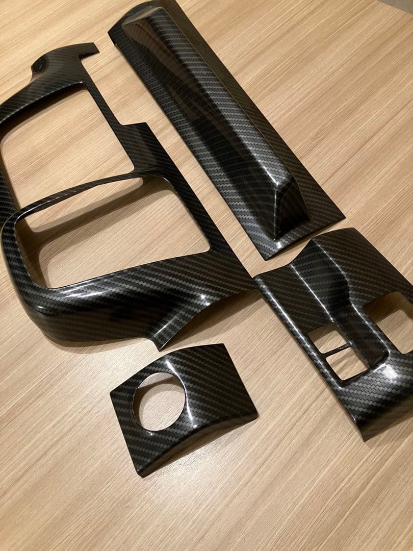 キャラバン Body Lineダッシュパネル【ボディーライン】used カーボン