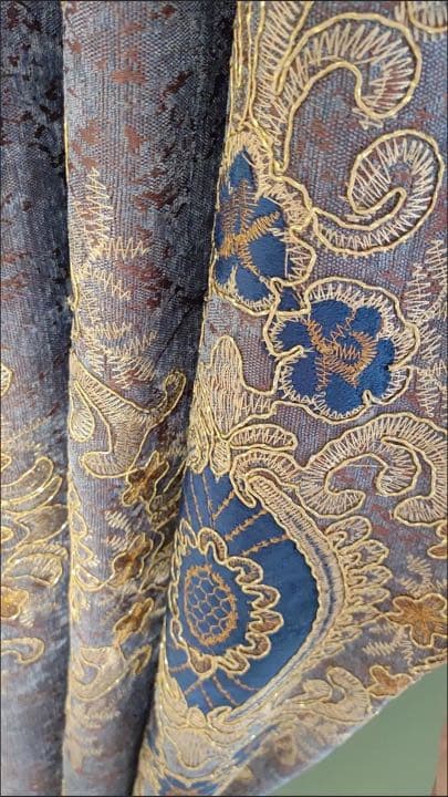 3）オーダー注文品　106番-刺繍入れ高級カーテン