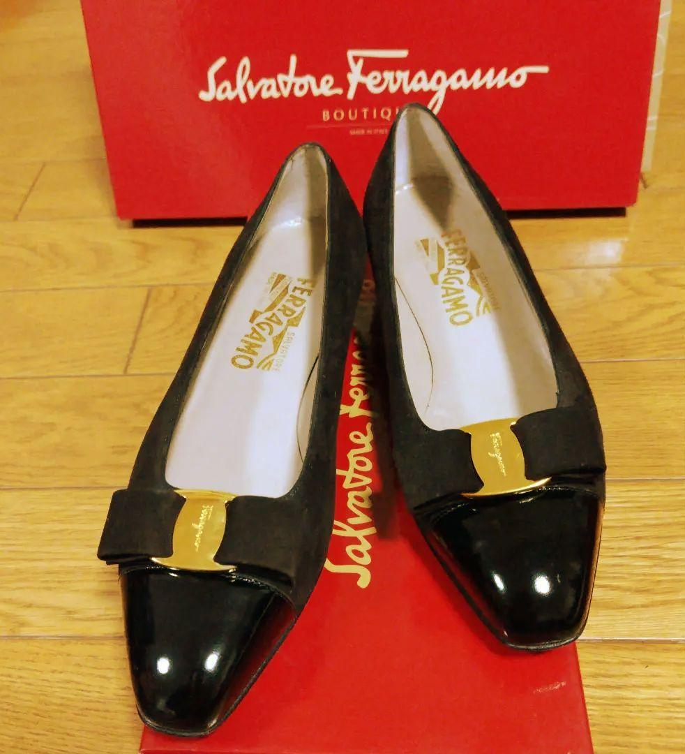 Ferragamo ツーカラー異素材 つま先黒エナメル/茶スエード7C 新品稀