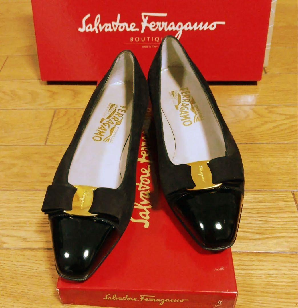 Ferragamo ツーカラー異素材 つま先黒エナメル/茶スエード7C 新品稀