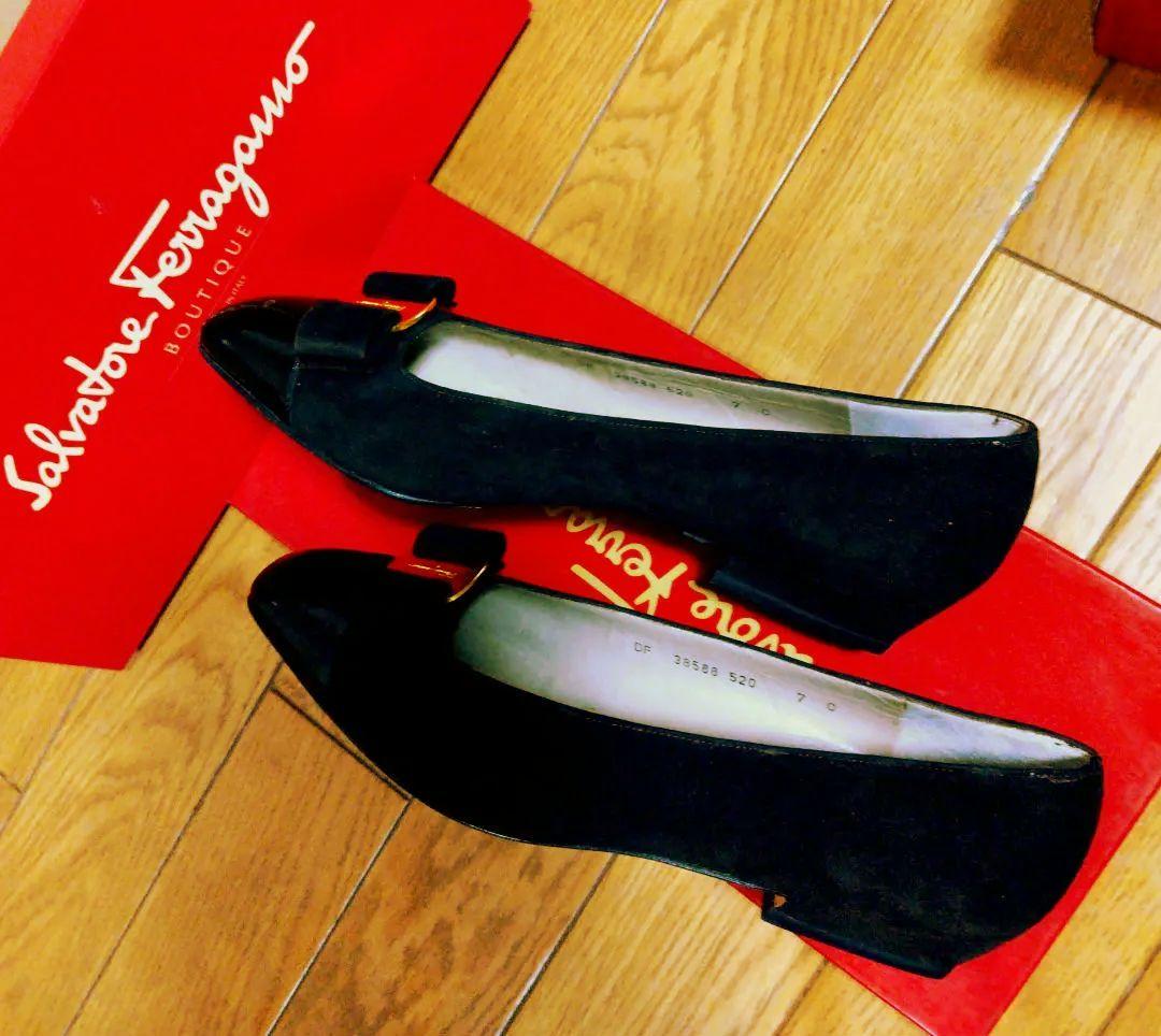 Ferragamo ツーカラー異素材 つま先黒エナメル/茶スエード7C 新品稀