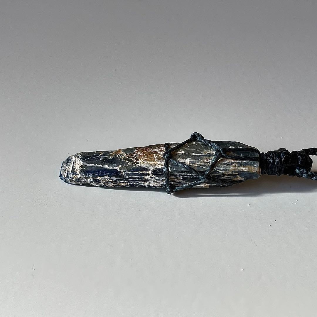 カイヤナイト ネパール産 ＊ ハンドメイド マクラメペンダント ネックレス ②