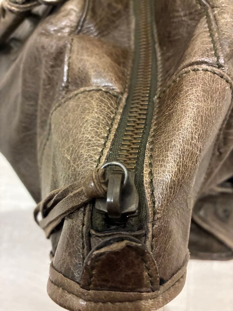 バレンシアガ　トラベルバッグ　カーキ