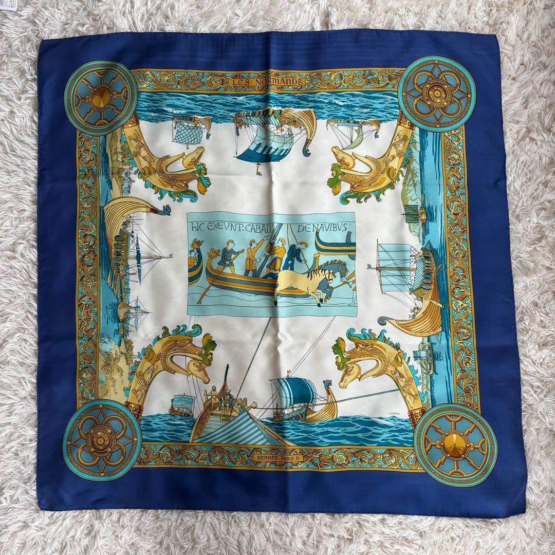 美品⭐︎HERMES エルメス⭐︎シルク スカーフ カレ90ネイビー×ホワイト