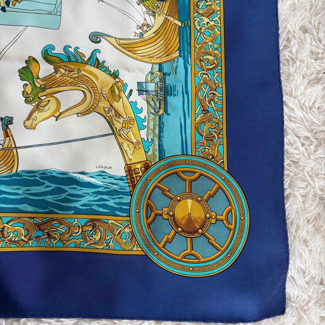 美品⭐︎HERMES エルメス⭐︎シルク スカーフ カレ90ネイビー×ホワイト