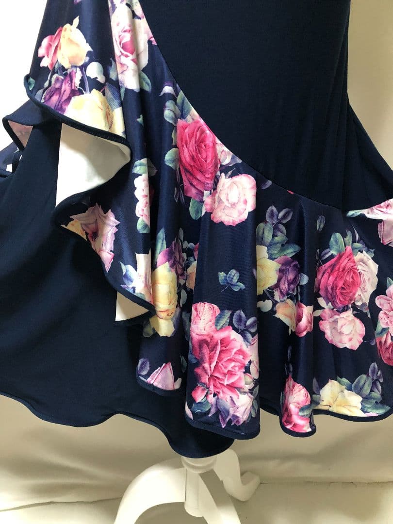 社交ダンス練習着レッスン着パーティ。未使用品レイリーナ花柄上下セットアップドレス