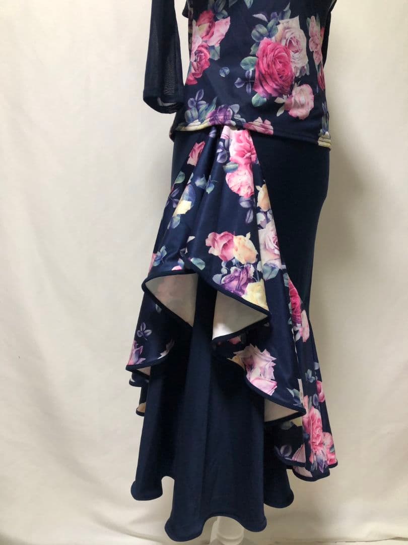 社交ダンス練習着レッスン着パーティ。未使用品レイリーナ花柄上下セットアップドレス