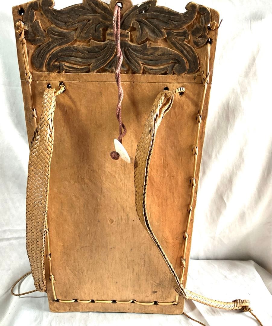 インドネシア　カリマンタン島　　　　ダヤック族ロタン編み背負籠