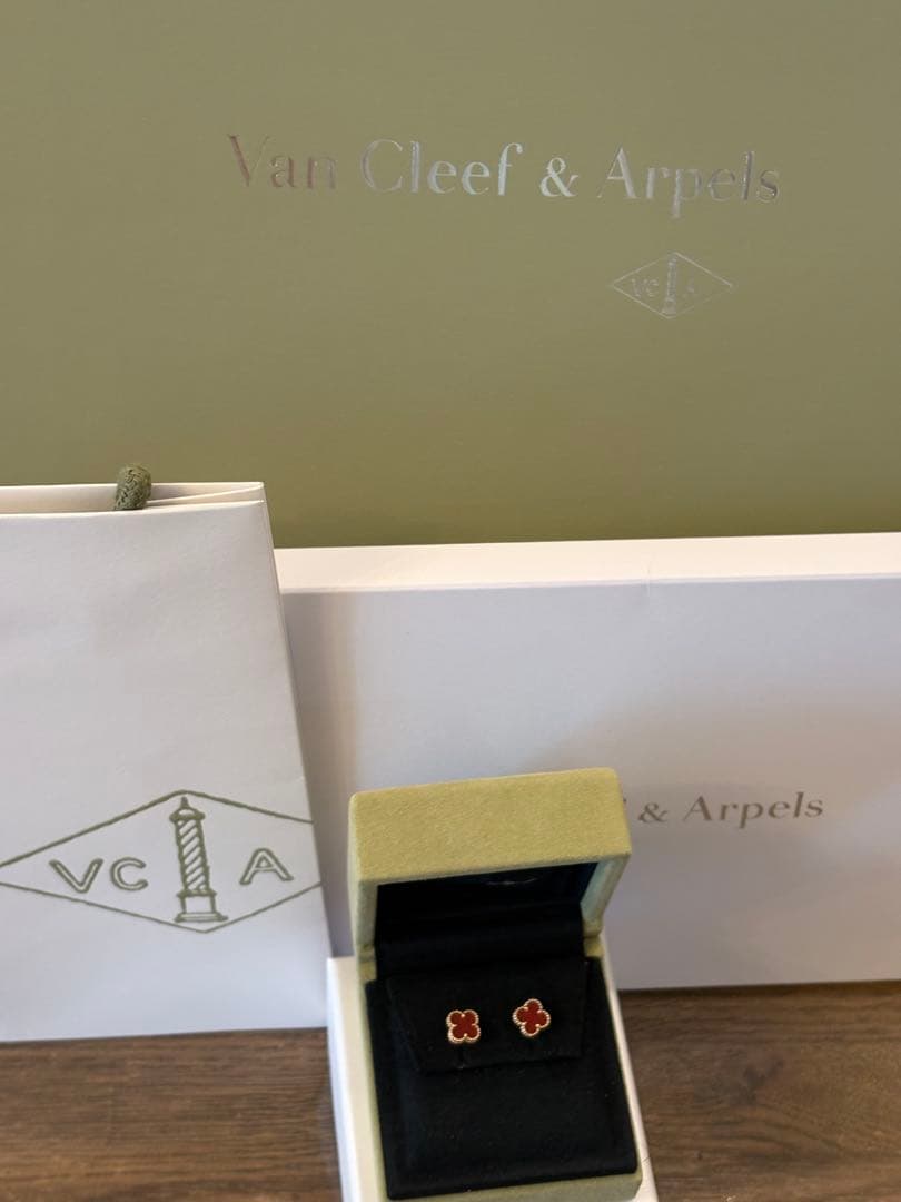 きょう　Van Cleef & Arpels スウィートアルハンブラピアス