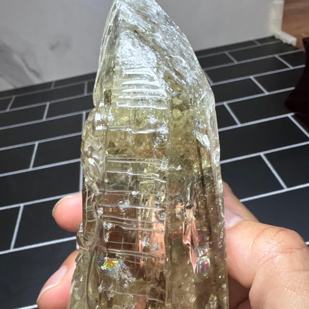 【コレクション】龍彫刻 シトリン原石 747g 高透明 虹入り 台座付