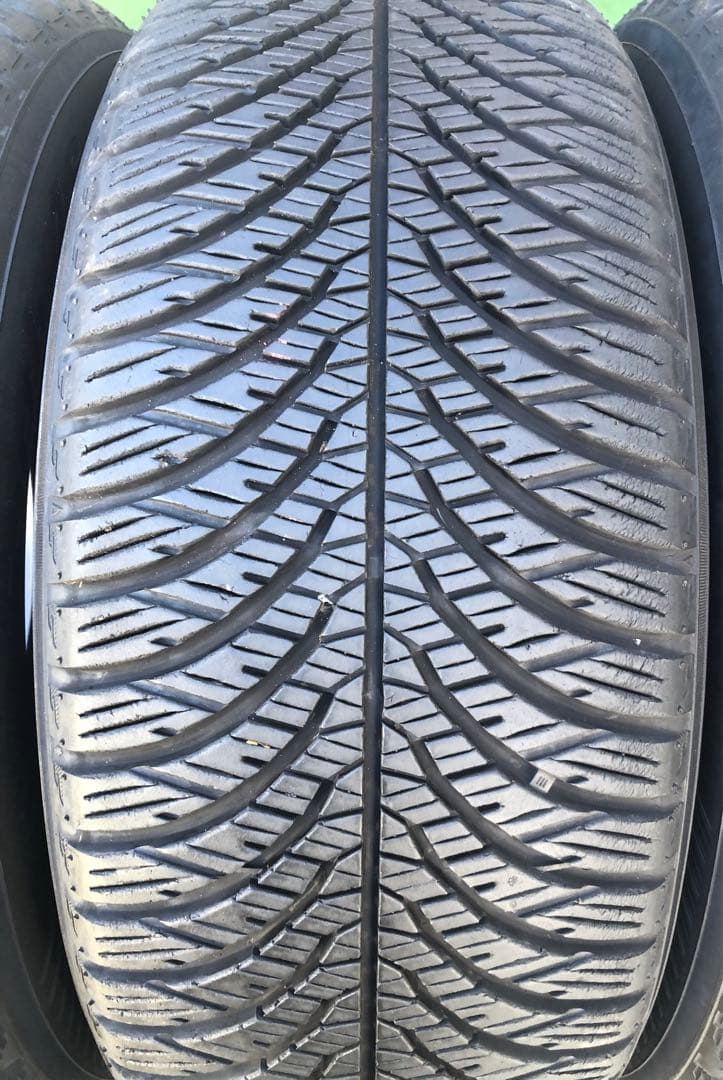 215/55 R17 YOKOHAMA BluEarth-4S タイヤ￼