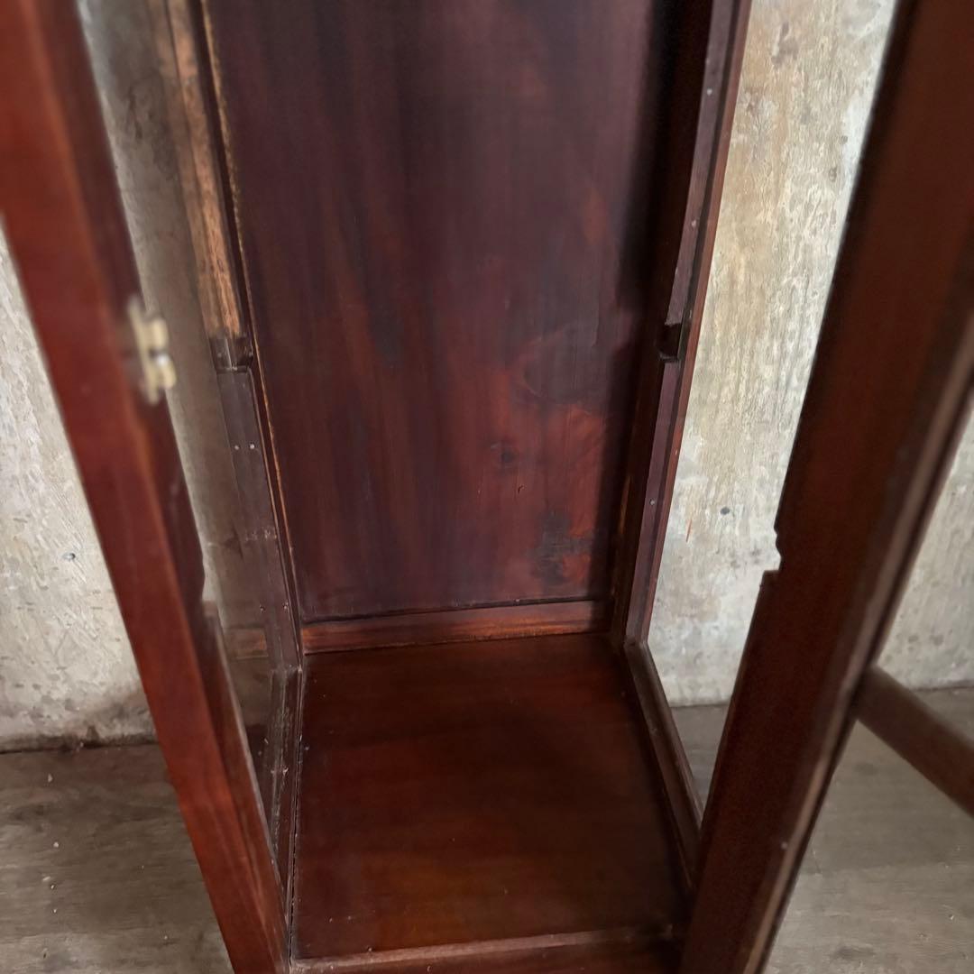 アーチトップのスリムキャビネット　コレクションケース　マホガニー