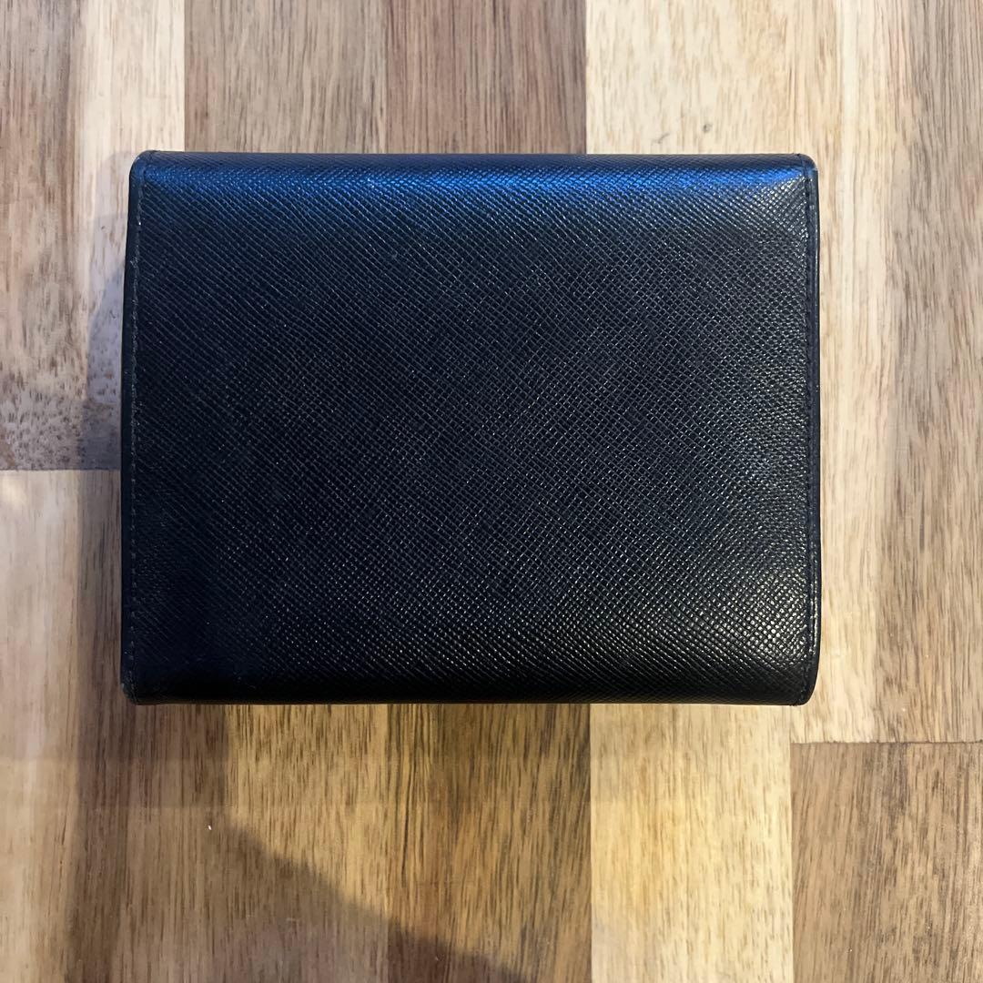 プラダ　三つ折り財布　サフィアーノ