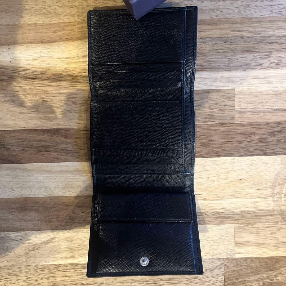 プラダ　三つ折り財布　サフィアーノ