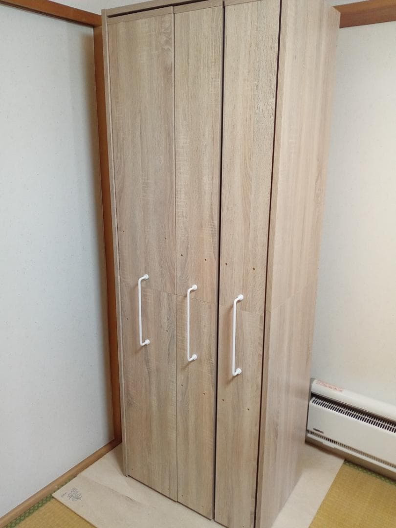 ライトウッド 3ドア収納キャビネット　イオンかな？