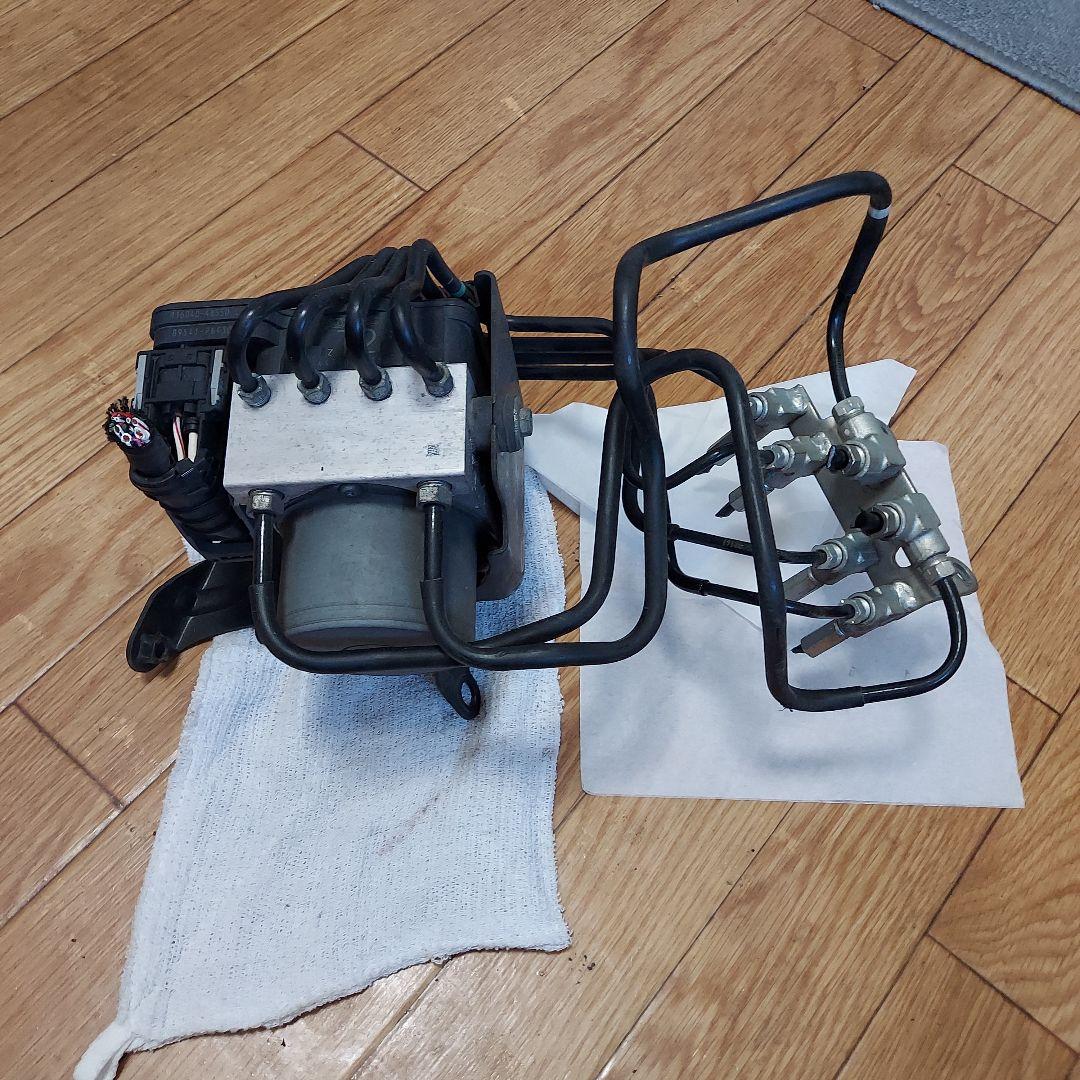 ハイエースGDH201 ABS アクチュエーター ブレーキ [R2年]