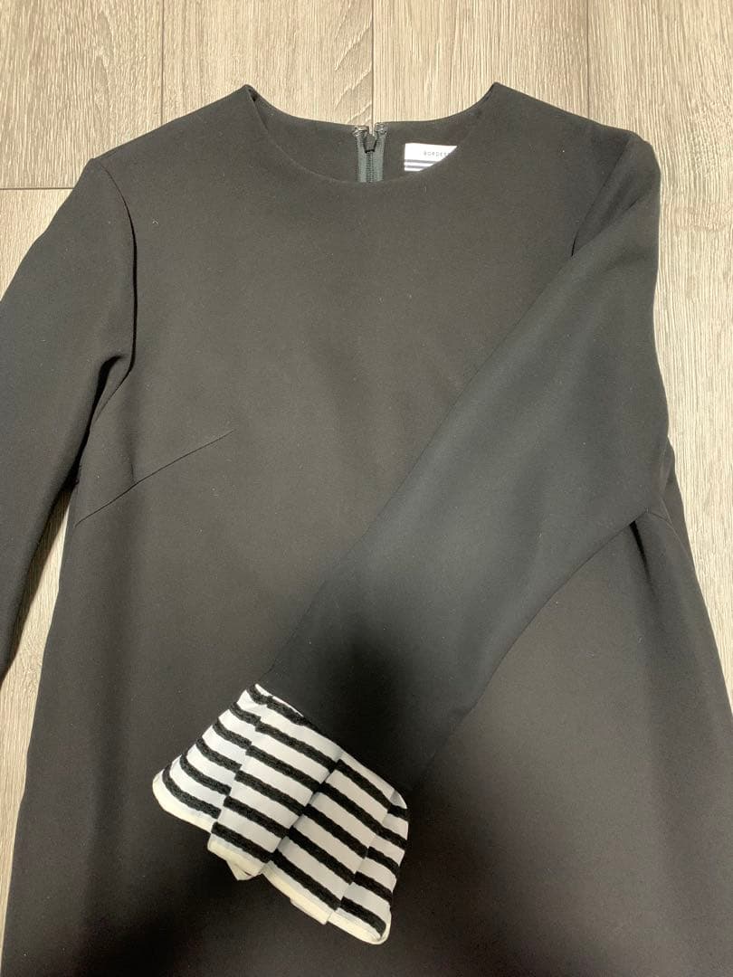 ボーダーズアットバルコニー　フリル袖　Aラインワンピース