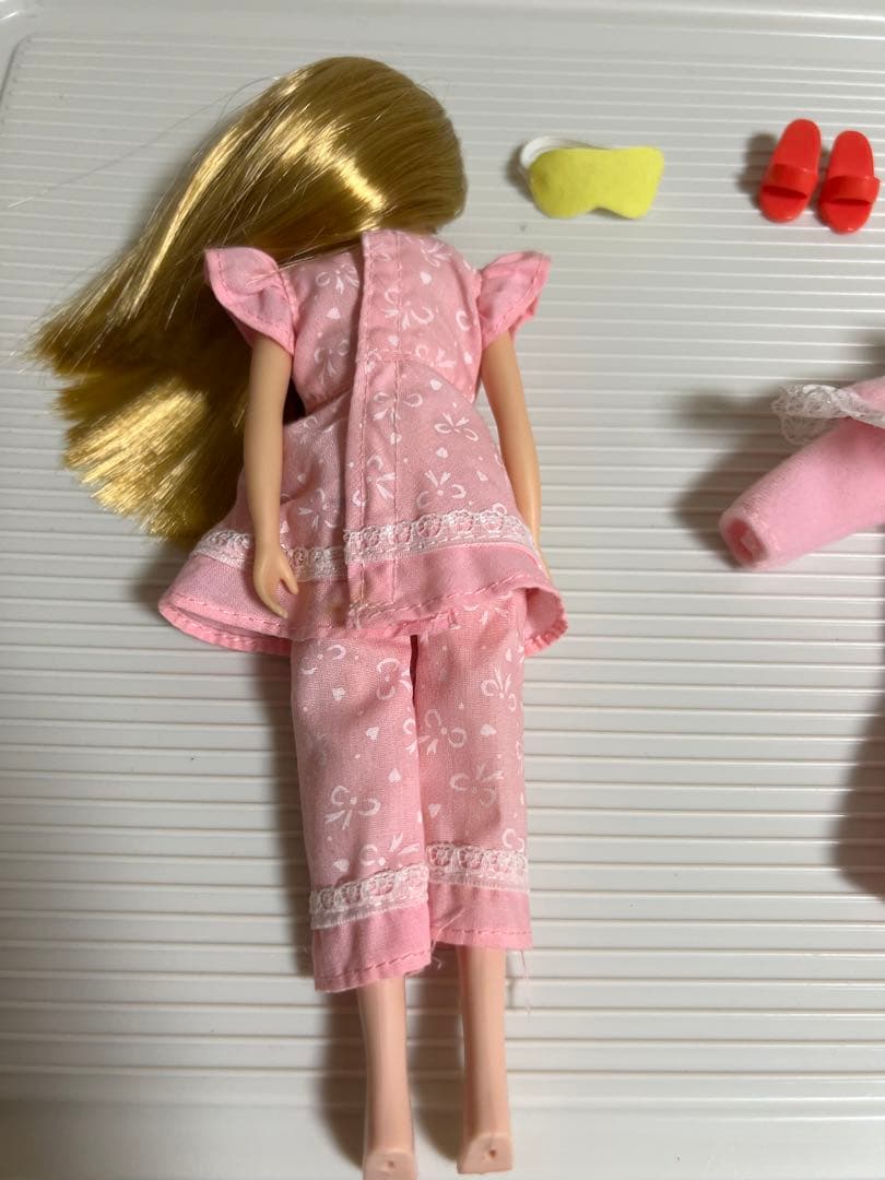 りかちゃんのお人形（寝巻き衣装とクッション）