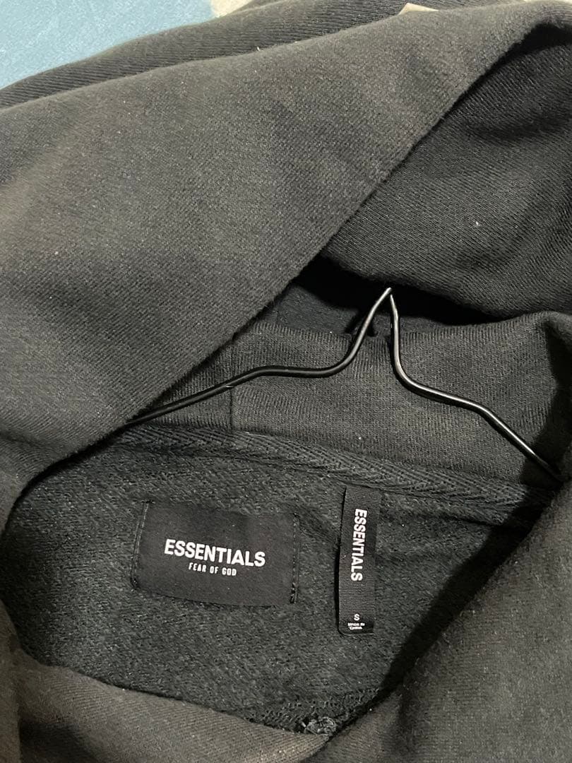 ESSENTIALS FEAR OF GOD ブラック　パーカー