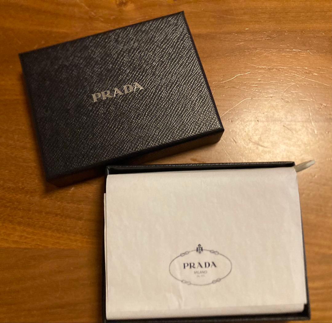 【新品未使用】PRADA 二つ折り財布 ホワイト