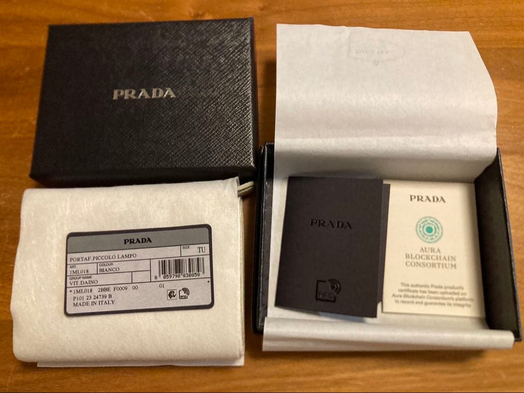 【新品未使用】PRADA 二つ折り財布 ホワイト