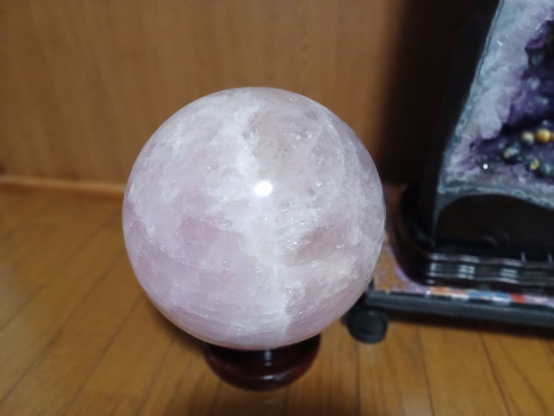 ローズクォーツ超大玉　希少な色合い他になし　ピンクと紫　キラキラ虹入り　愛と美