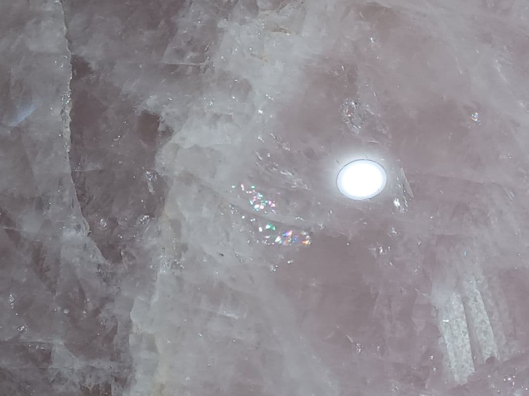 ローズクォーツ超大玉　希少な色合い他になし　ピンクと紫　キラキラ虹入り　愛と美