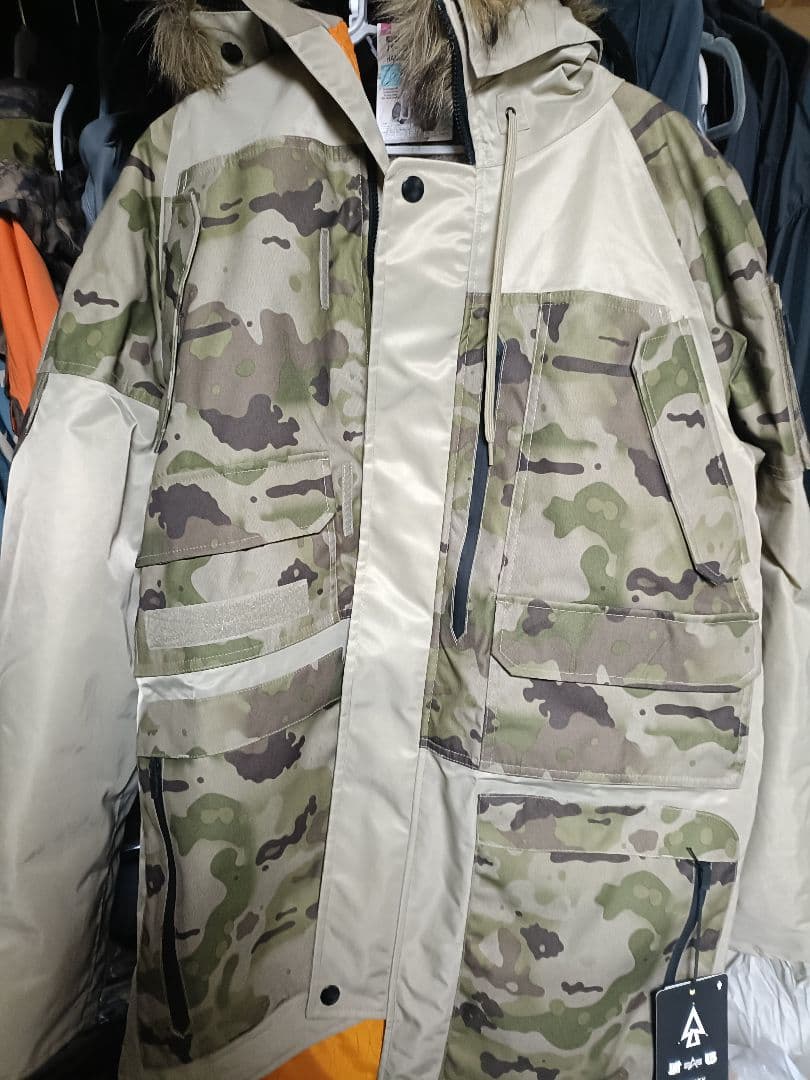 Burton Alpha UNDEFEATEDトリプルコラボジャケット　Mサイズ