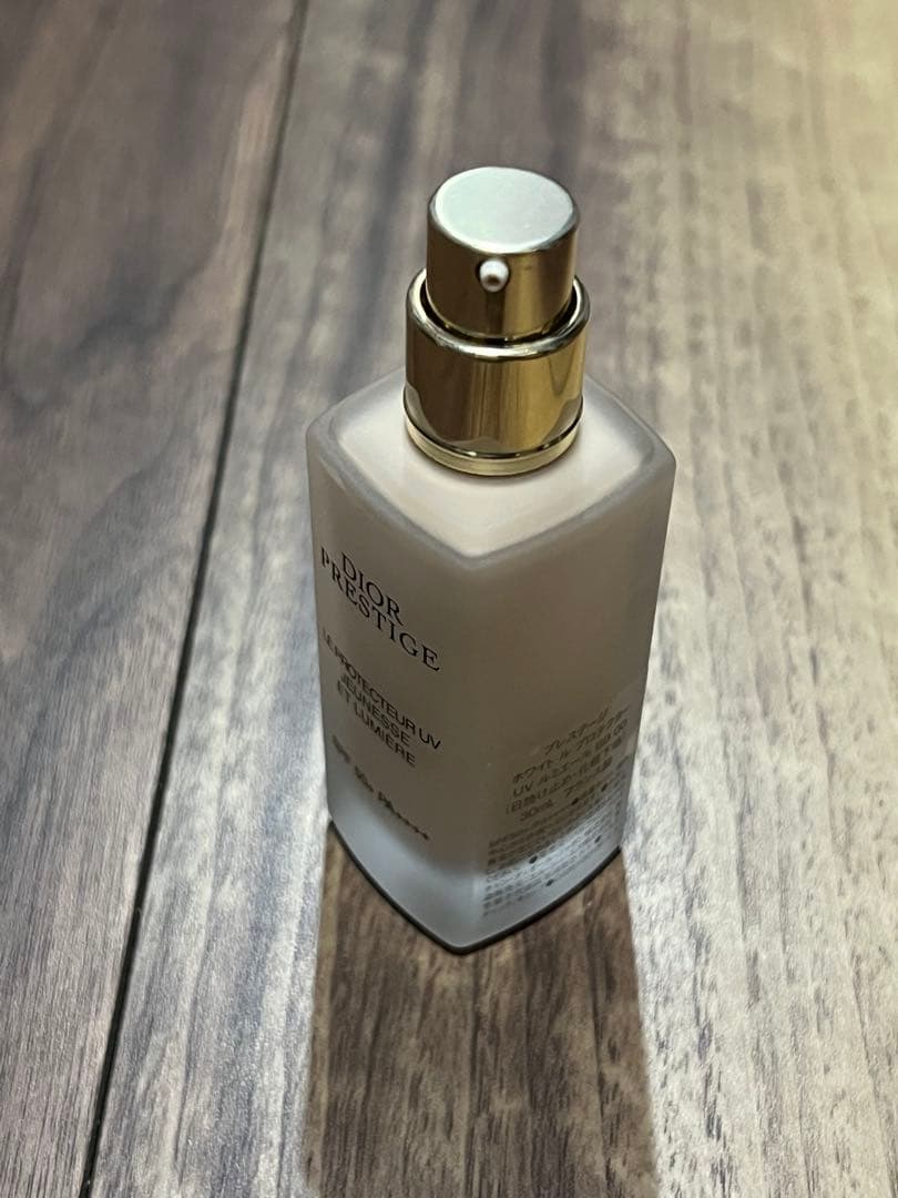Dior プレステージホワイトルプロテクターUVルミエール BB00