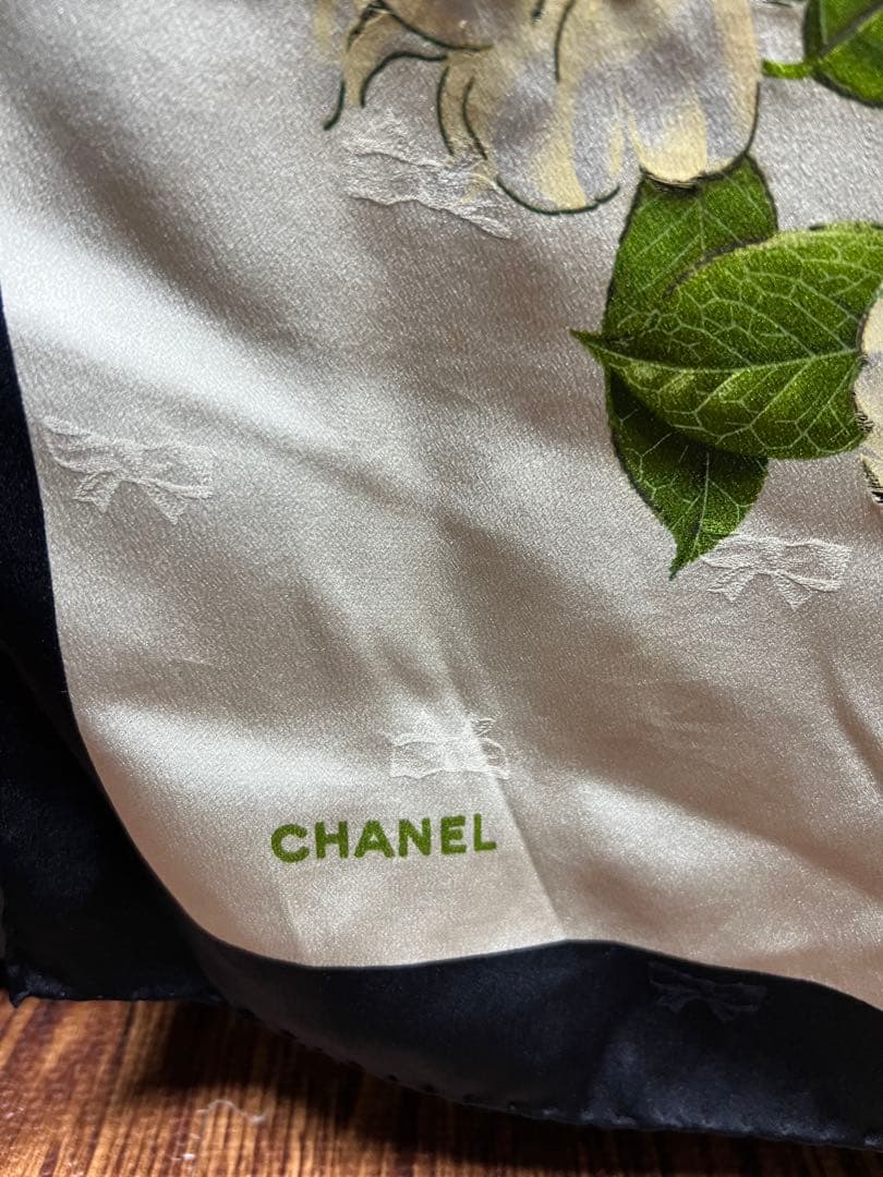 CHANEL シャネル 大判スカーフ タグ無し 花柄 ゴールドチェーン