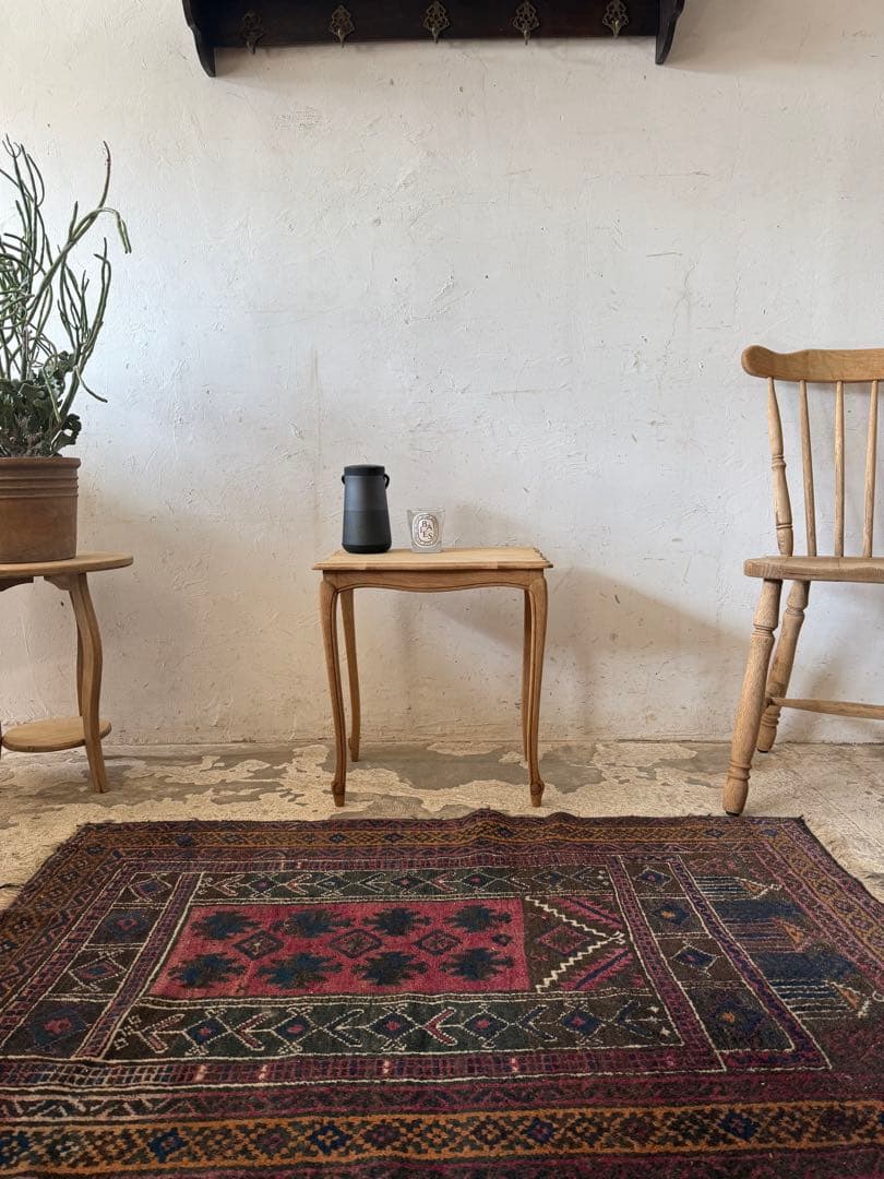 ビンテージ　サイドテーブル 花台 ベッドサイドテーブル　中　猫脚　剥離