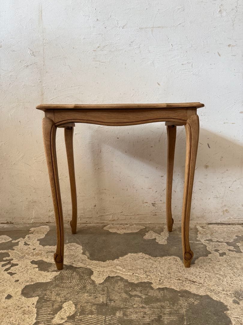 ビンテージ　サイドテーブル 花台 ベッドサイドテーブル　中　猫脚　剥離