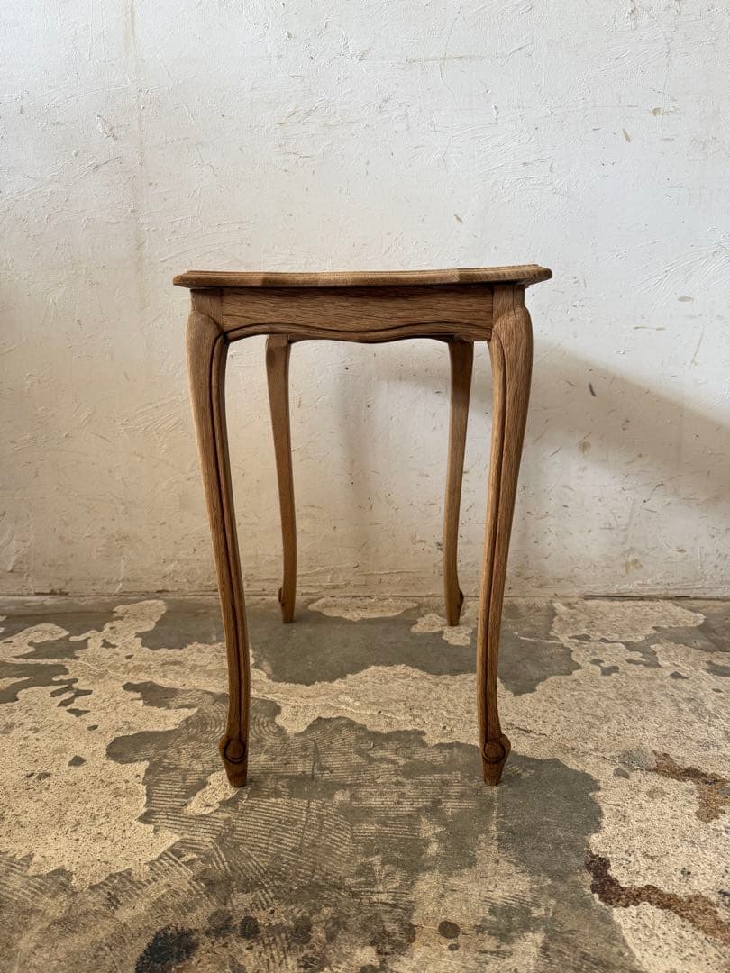 ビンテージ　サイドテーブル 花台 ベッドサイドテーブル　中　猫脚　剥離