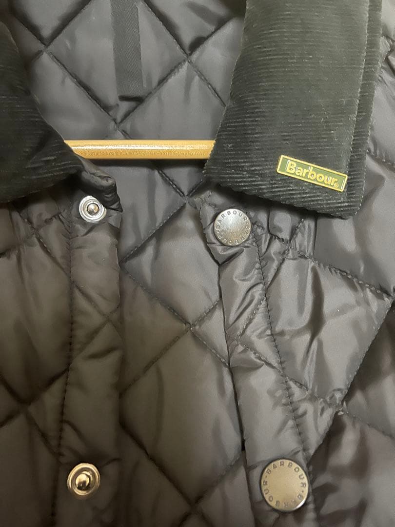 Barbour キルティング コート　ピンバッジ付き
