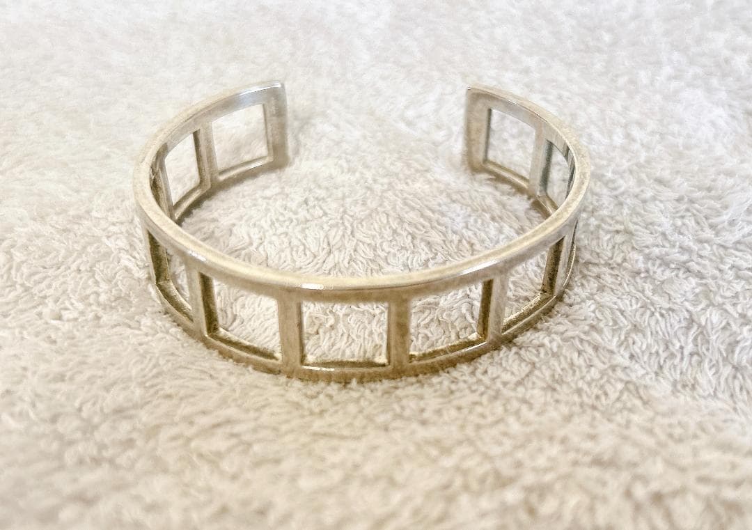 GUCCI メタル バングル スクエアモチーフ